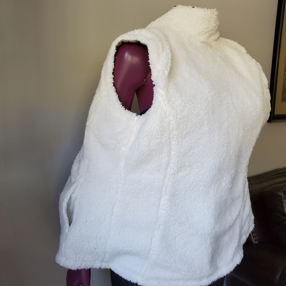 ❤️❤️ Free Country Puffer/Fleece Vest (SOLD) - Picture 4 of 4